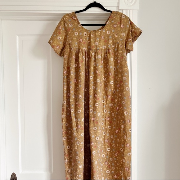 Vintage Dresses & Skirts - Floral Brown Women's Dress